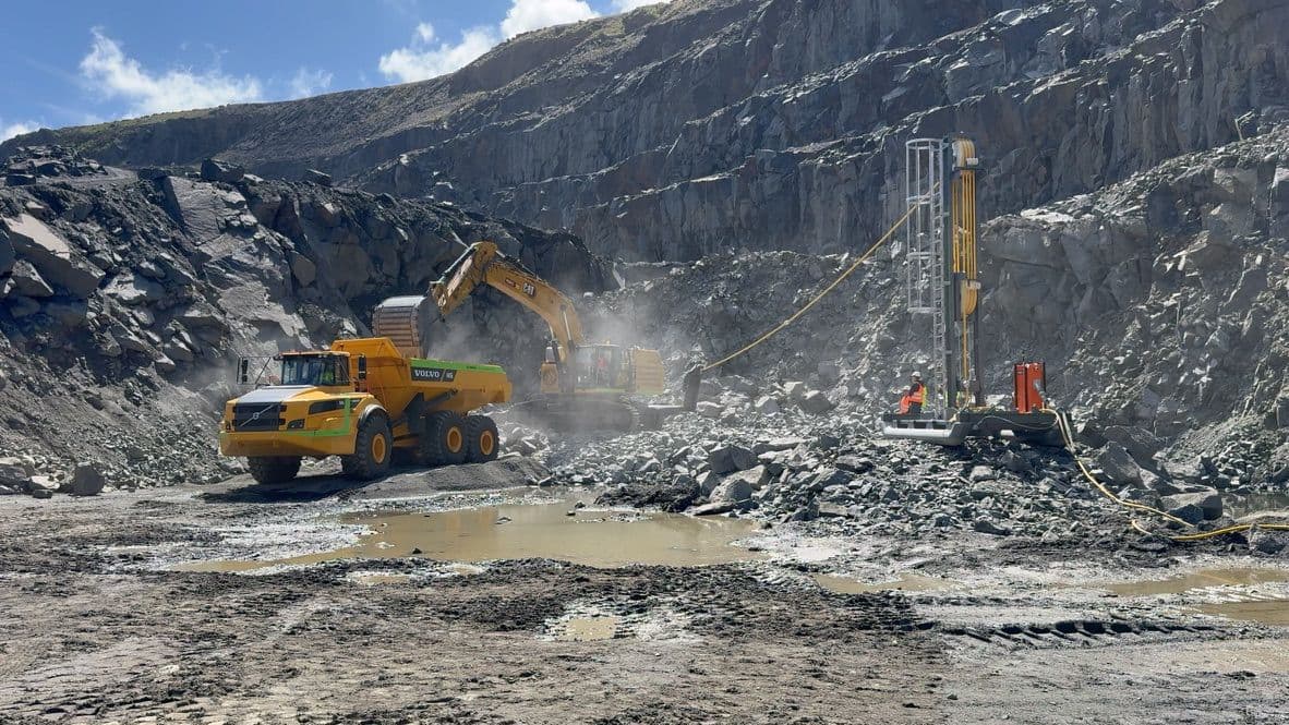 Greenline gravemaskin og dumper